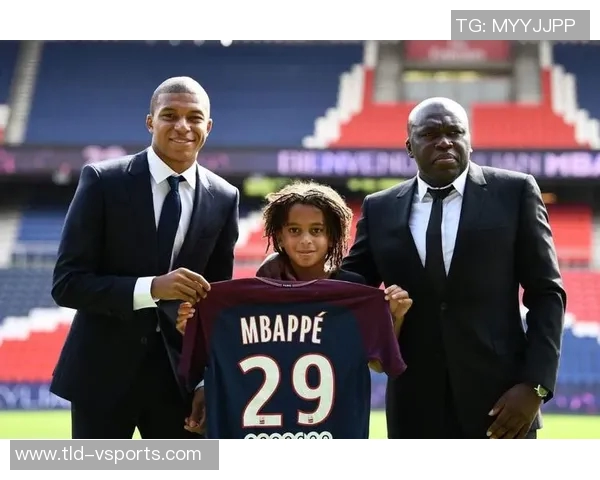 埃唐-姆巴佩:我哥发信息祝贺我了,我们的父母一定很自豪